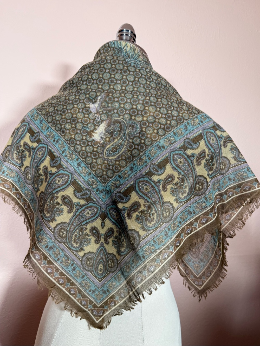 Vintage 1990’s hunting pheasant Paisley sage green camel equestrian Square Scarf